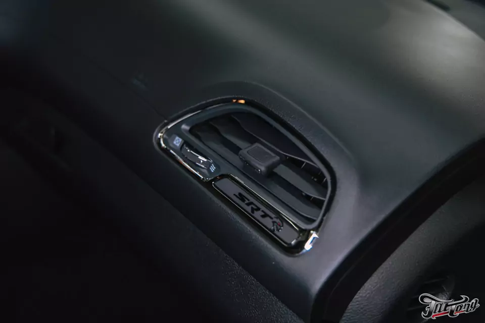 Окрас и оклейка бампера, комплекс детейлинг-услуг для Dodge Challenger SRT Hellcat
